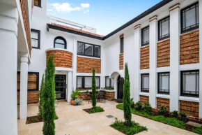 Boutique Art Deco Apt, Beach, Park, Shops, Cafes F1